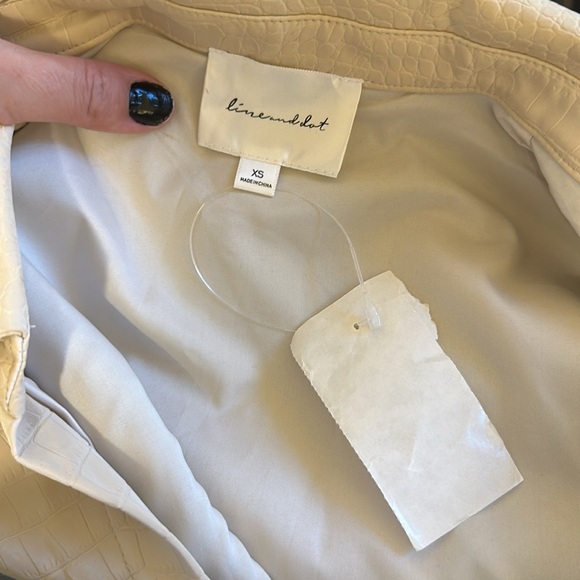 New NWOT Line & Dot Inspire Top in Bone
jacket top leather revolve cream - Picture 5 of 5